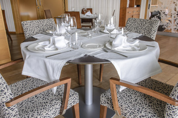 served tables in a restaurant