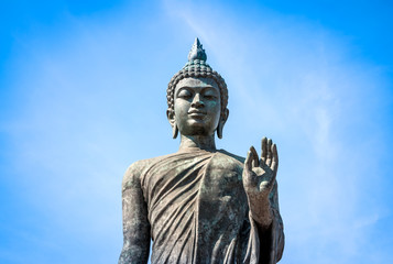 stehender Buddha