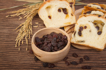 dry raisin with bread