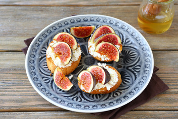 Bruschetta with cheese and figs on a plate