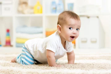 Foto op Plexiglas crawling baby boy indoors © Oksana Kuzmina