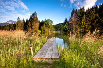 alter Holzsteg am Bergsee
