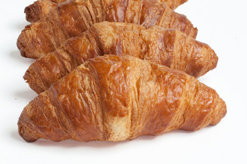 Croissants sur fond blanc
