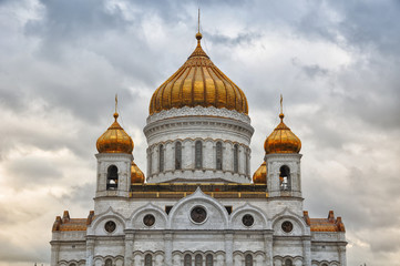 Fototapeta na wymiar Cathedral of Christ the Savior, Moscow with cloudy sky in Autumn