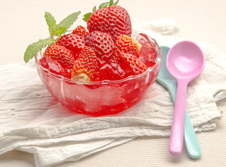 Ensalada de fresas con gelatina