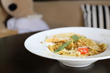 Spaghetti spicy with basil