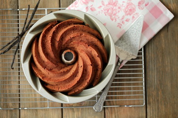 Банановый кекс с кокосами, апельсиновыми цукатами и шоколадом