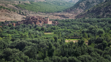 Fototapeta na wymiar Little berber village in the mountains