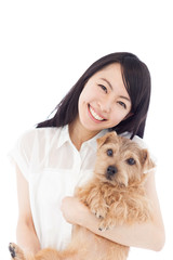 犬を抱いた女性