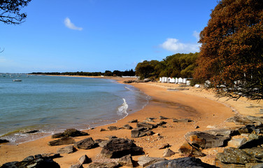 plage sable fin et côte rocheuse Noirmoutier