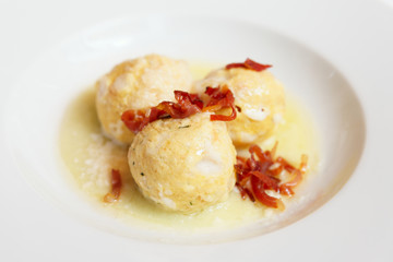 Cheese balls with ried bacon