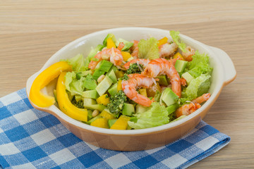 Salad with shrimps and avocado