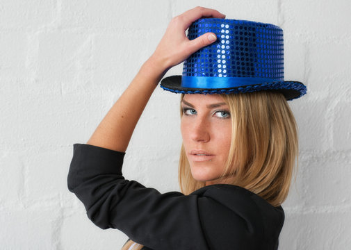 Frau mit Partyhut
