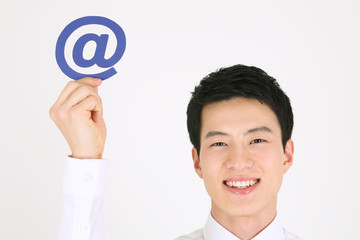 스튜디오 안의 비즈니스맨과 비즈니스 우먼