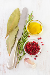 pink pepper with leaf bay, oil