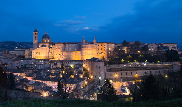 Urbino di sera