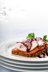 Hähnchenbrust auf Brot