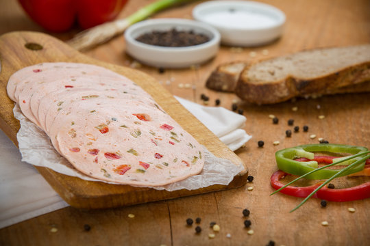 Paprika Lyoner mit Holzbrett Rustikal 2