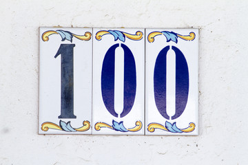 decorated azulejo tile depicting the number 100