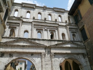 Fototapeta na wymiar The historic Borsari gate in Verona in Italy