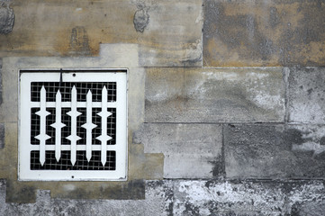 Markante Fensterluke