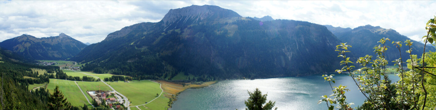 Der Haldensee im Tannheimer Tal in Tirol, Oesterreich