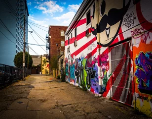 Schilderijen op glas Graffiti on walls of a building in Baltimore, Maryland. © jonbilous