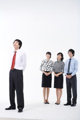 스튜디오 안의 비즈니스맨과 비즈니스 우먼