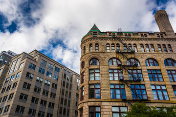Fototapeta na wymiar Looking up at an old building in Boston, Massachusetts.