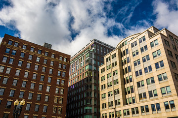 Fototapeta na wymiar Looking up at buildings in Boston, Massachusetts.