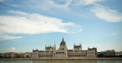 Fototapeta premium Cityview of Budapest with Danube river and Parliament building
