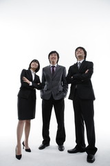 무리 지어 일하고 있는 비즈니스맨과 비즈니스 우먼들