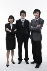 무리 지어 일하고 있는 비즈니스맨과 비즈니스 우먼들