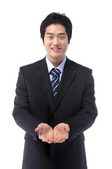두 손을 모은 비즈니스맨