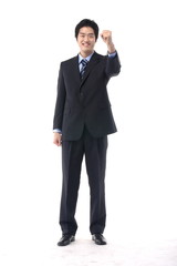 스튜디오 안에서 제스처 취하고 있는 비즈니스맨