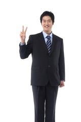 스튜디오 안에서 제스처 취하고 있는 비즈니스맨