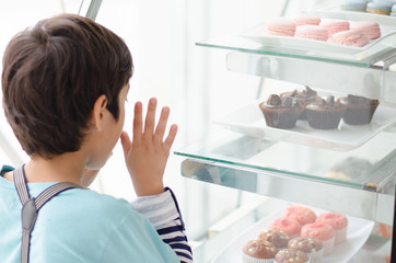 Little boy at the bakery shop