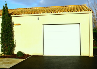 porte de garage blanche,de maison