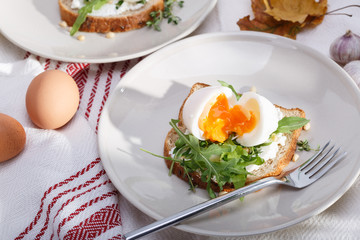 sandwich with eggs