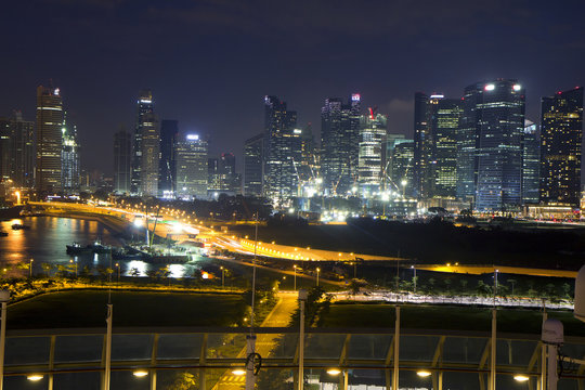 Сингапур ночью.