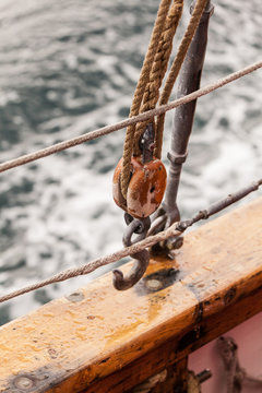 Segel Takelage mit Seilen und Haken