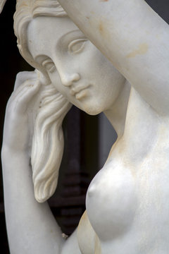  artistic and classical statue depicting a woman.