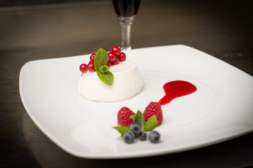 Panna cotta ai frutti di bosco