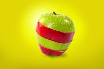 Fototapeta na wymiar Red and green sliced apple