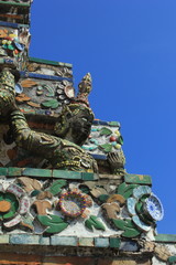 Fototapeta na wymiar Statue Angel at Prang Wat Arun in Bangkok