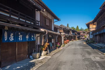 Gardinen Tsumago, malerische traditionelle Poststadt in Japan © javarman
