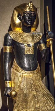 Stattue at Tutankhamun's tomb