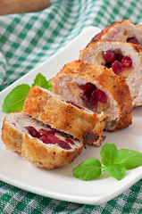 Chicken rolls with cranberries, cheese and honey