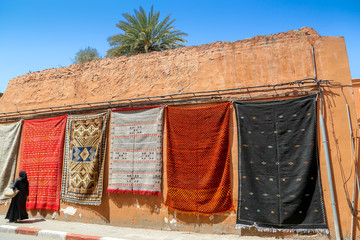 étalage de tapis marocains