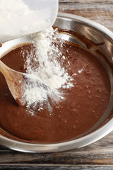 Steps of making chocolate cake : mixing ingredients